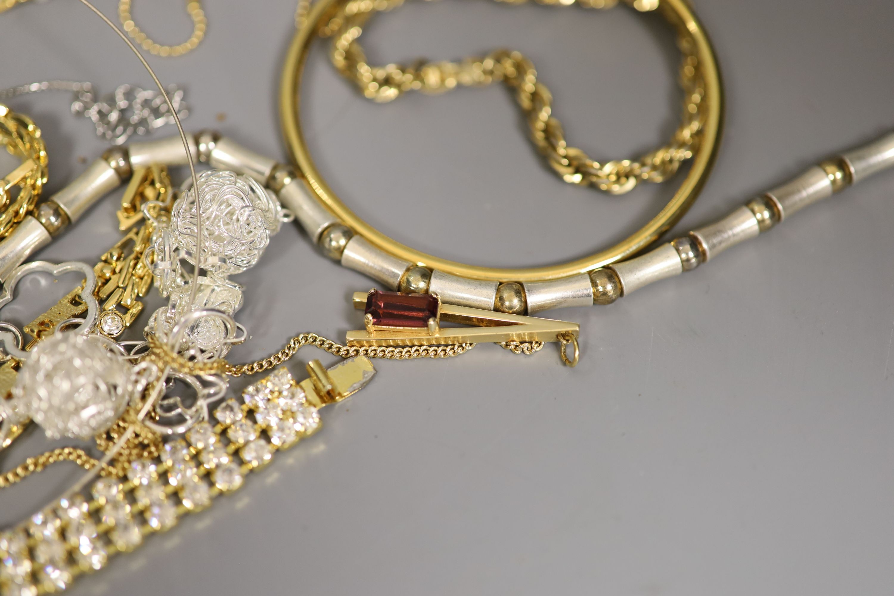 A quantity of assorted costume jewellery including a lapis lazuli set bangle.